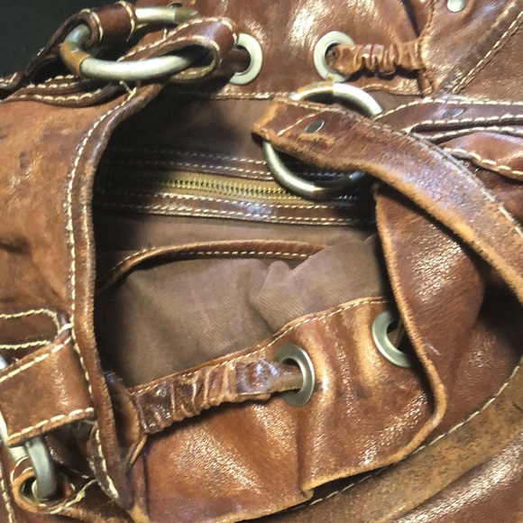 COPY - Abercrombie and Fitch Distressed Leather Bag - Picture 10 of 14